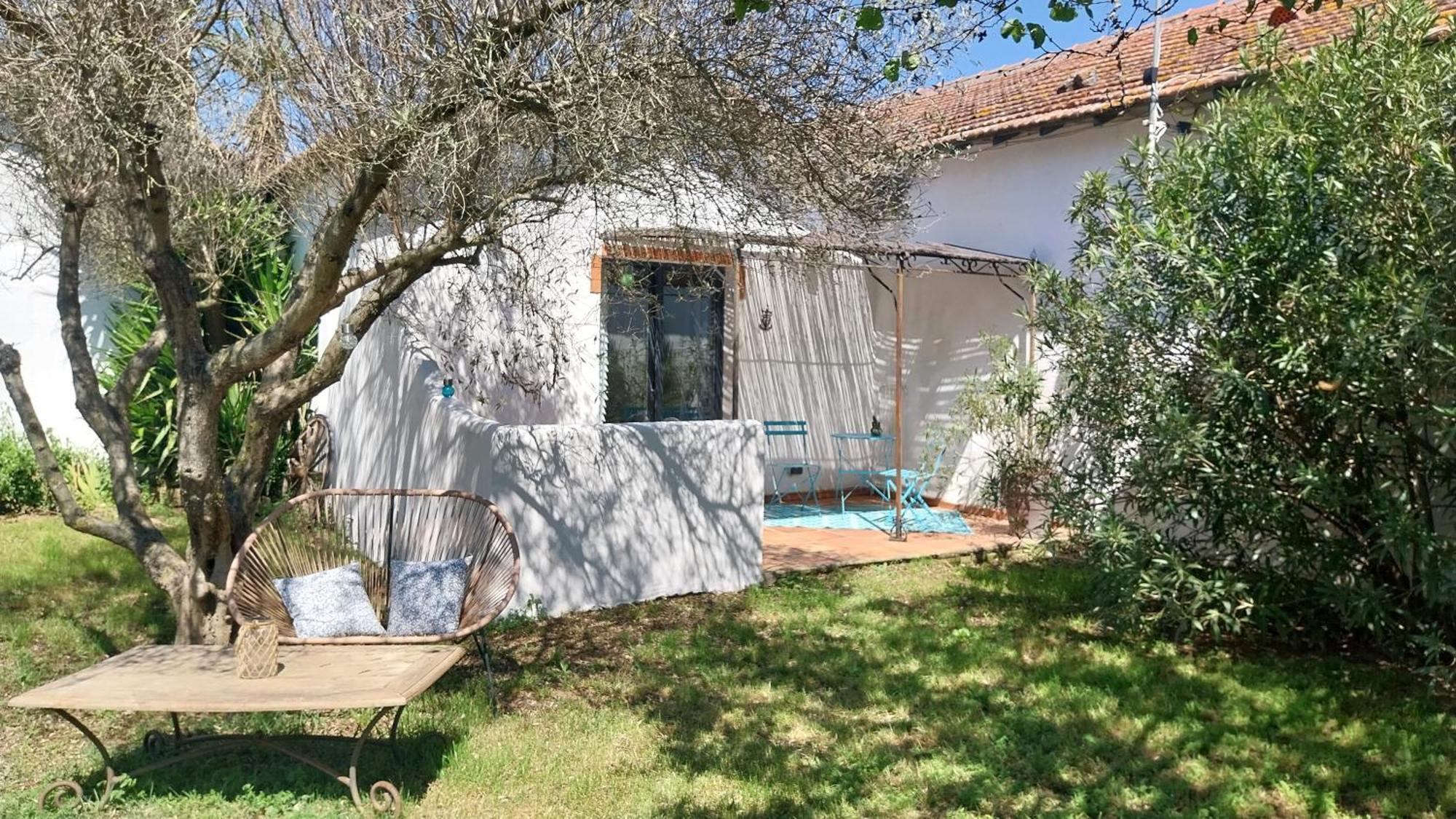 Terre De Boheme Hotel Vestric-et-Candiac Bagian luar foto