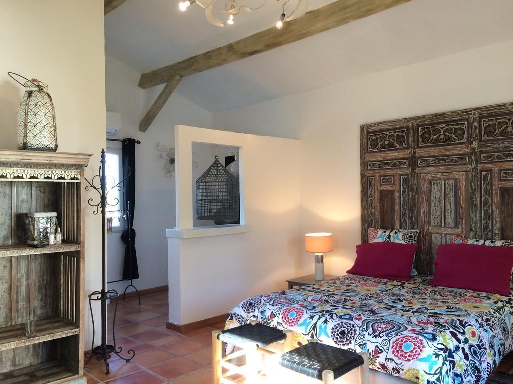 Terre De Boheme Hotel Vestric-et-Candiac Bagian luar foto