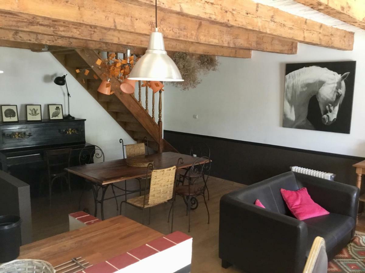 Terre De Boheme Hotel Vestric-et-Candiac Bagian luar foto