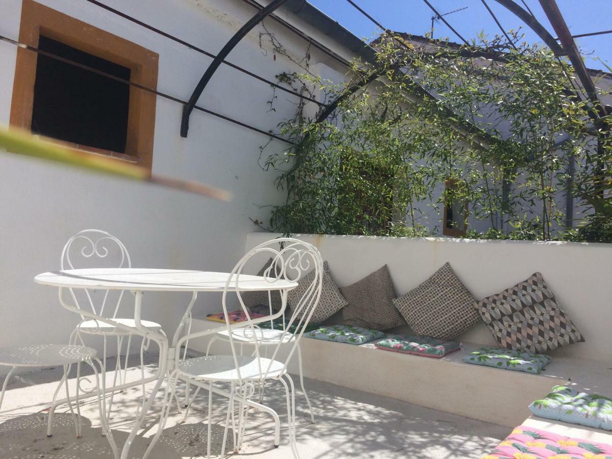 Terre De Boheme Hotel Vestric-et-Candiac Bagian luar foto