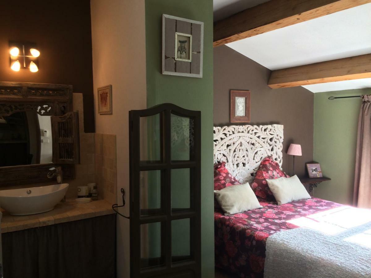 Terre De Boheme Hotel Vestric-et-Candiac Bagian luar foto